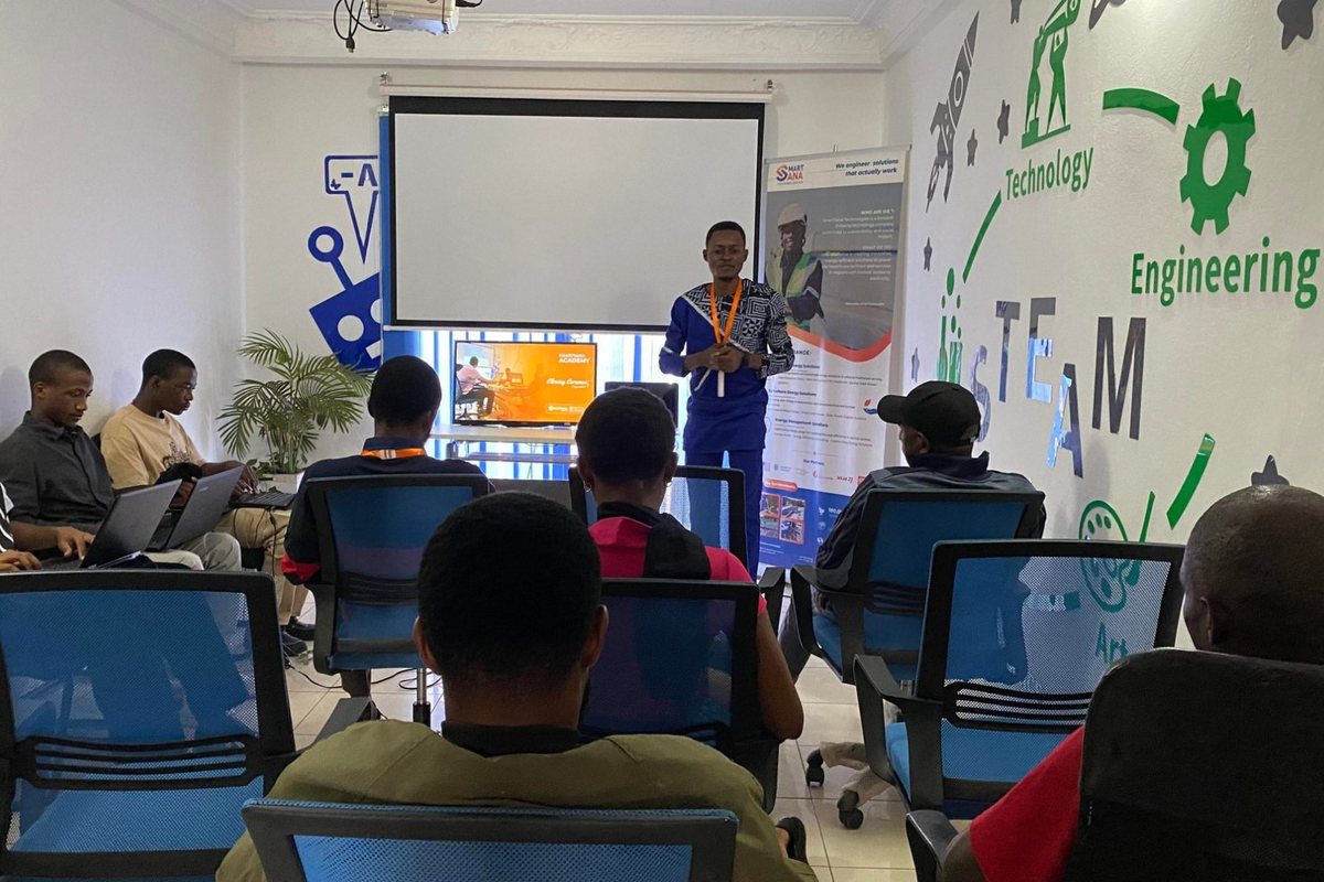 A speaker presenting to a group of learners at SmartSana in Yaoundé